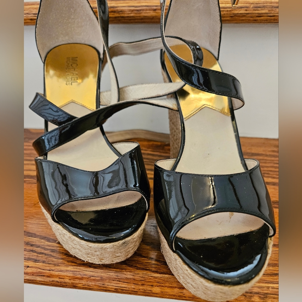 💜MICHAEL KORS Black Patent Leather Sandal Wedge w Peekaboo Toe Ankle Straps